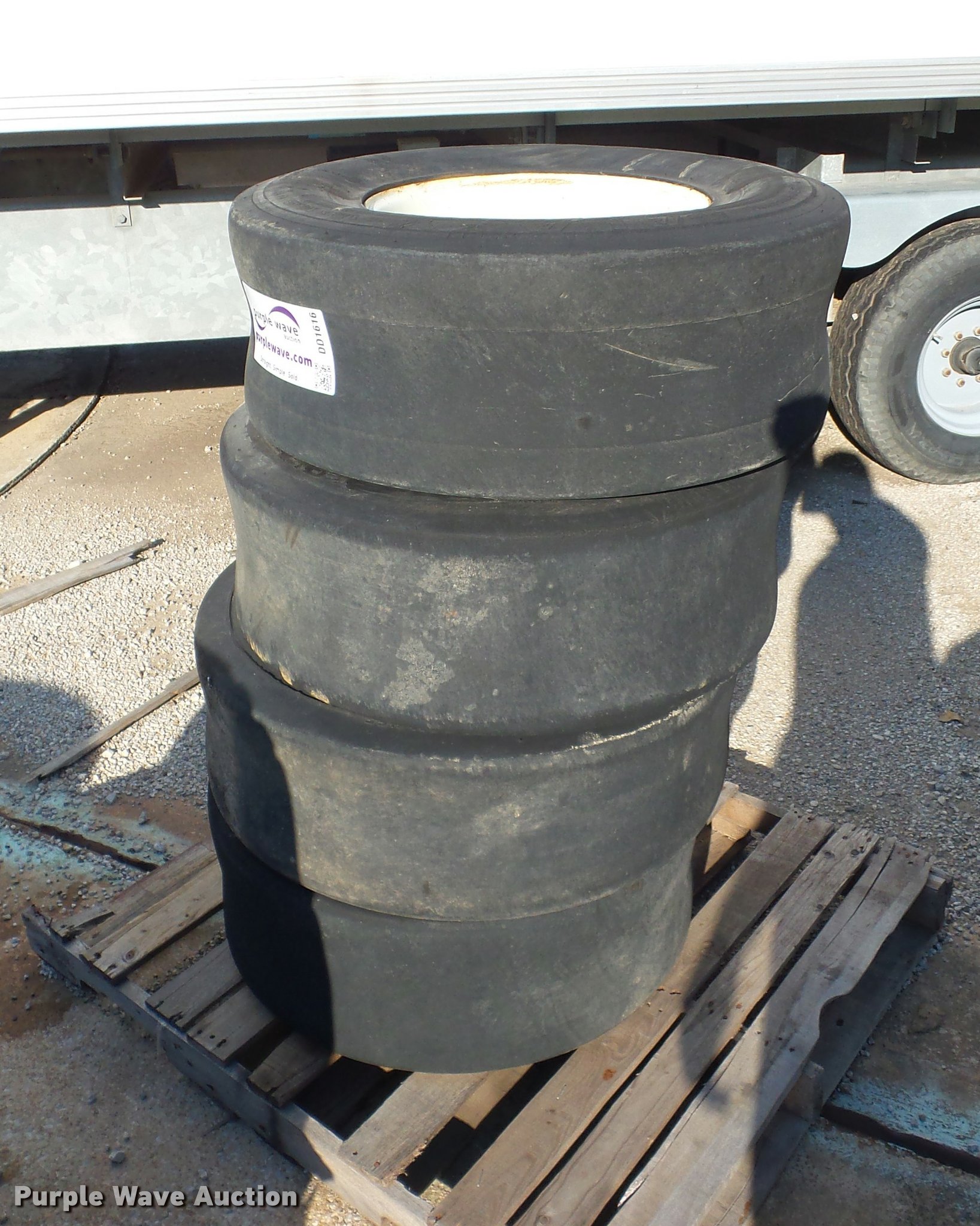 (4) 1216.5 tires and wheels in Lenexa, KS Item DD1616 sold Purple Wave