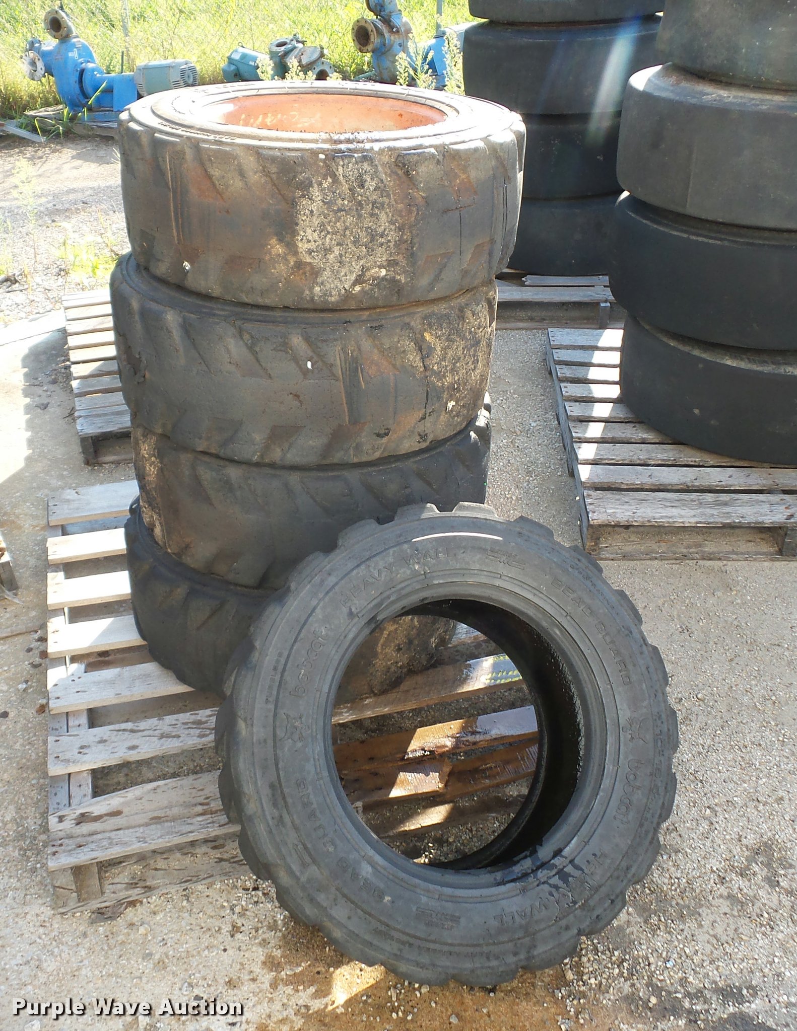 (5) 1016.5 tires in Lenexa, KS Item DD1617 sold Purple Wave