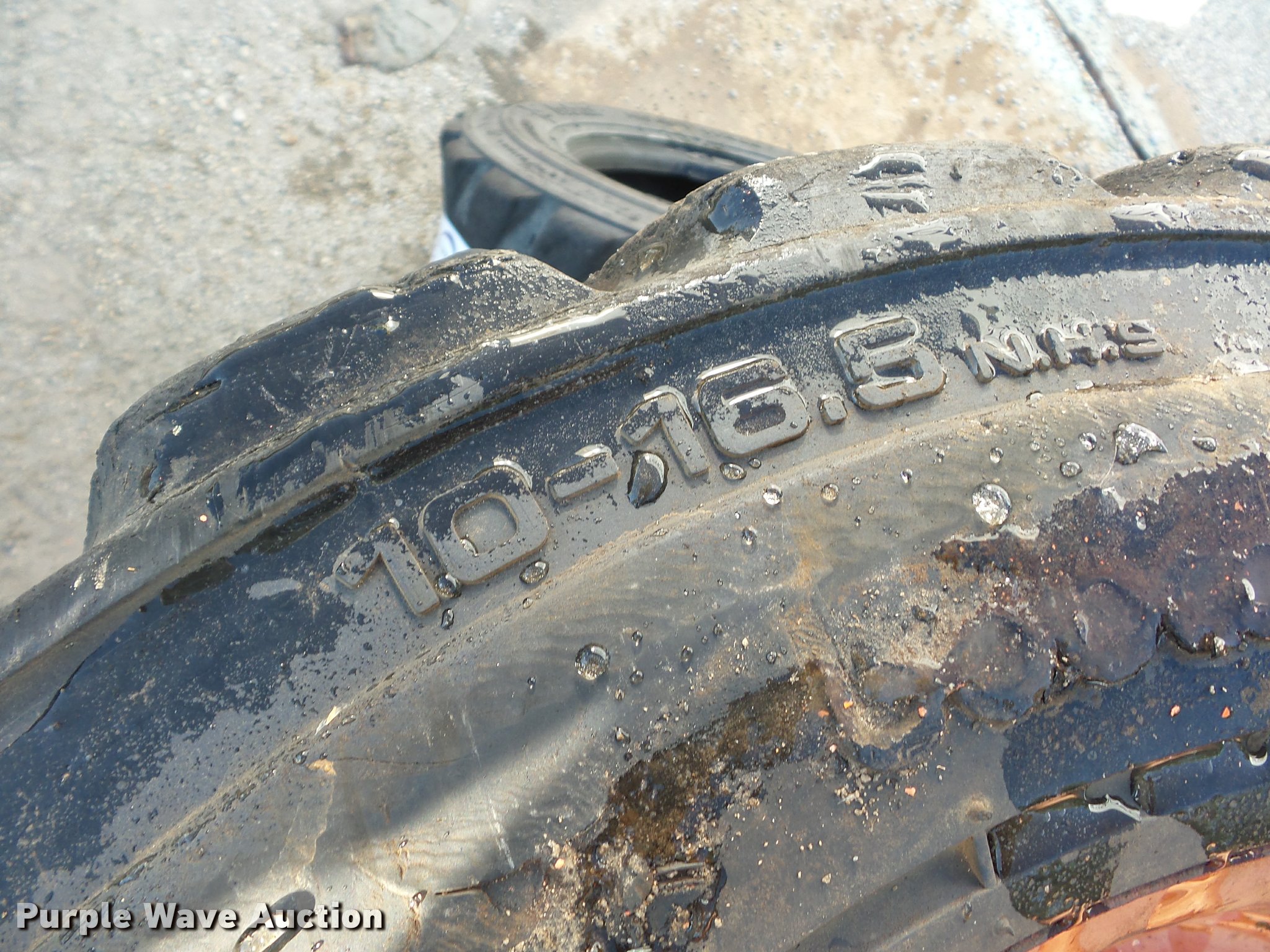 (5) 1016.5 tires in Lenexa, KS Item DD1617 sold Purple Wave