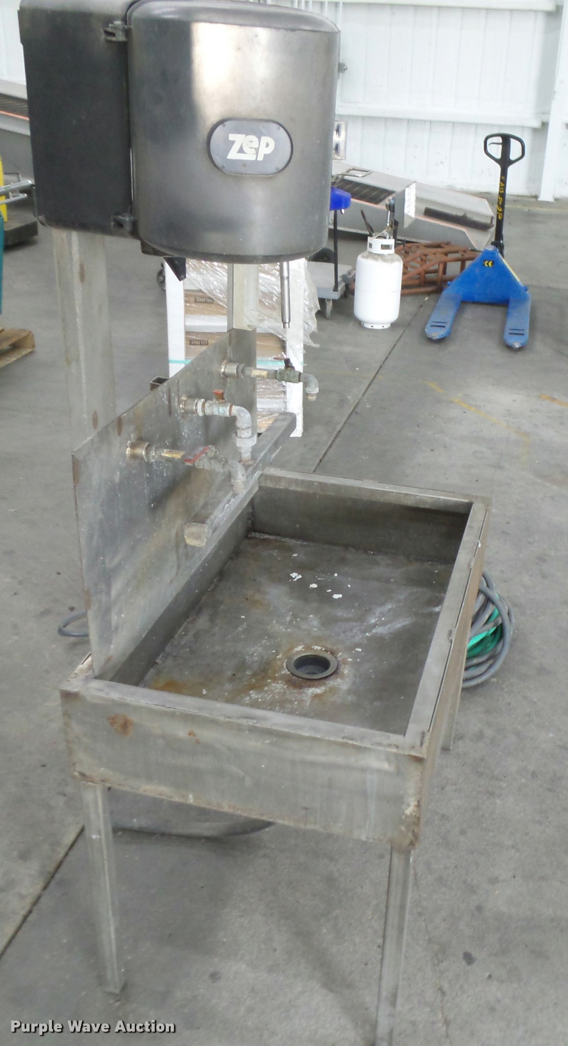 Tools in Montezuma, KS Item DE9172 sold Purple Wave