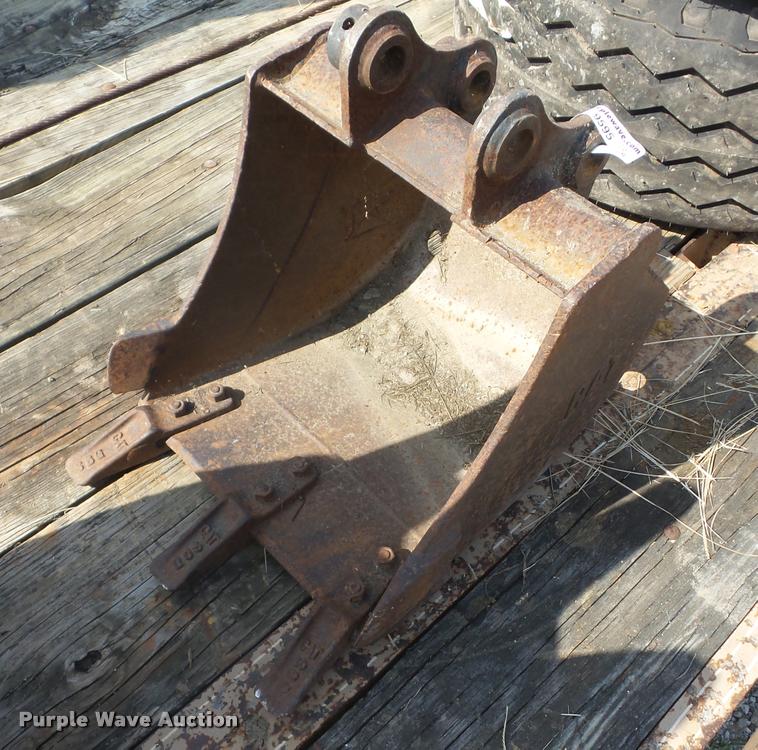 image for item BI9595 15"W toothed excavator bucket