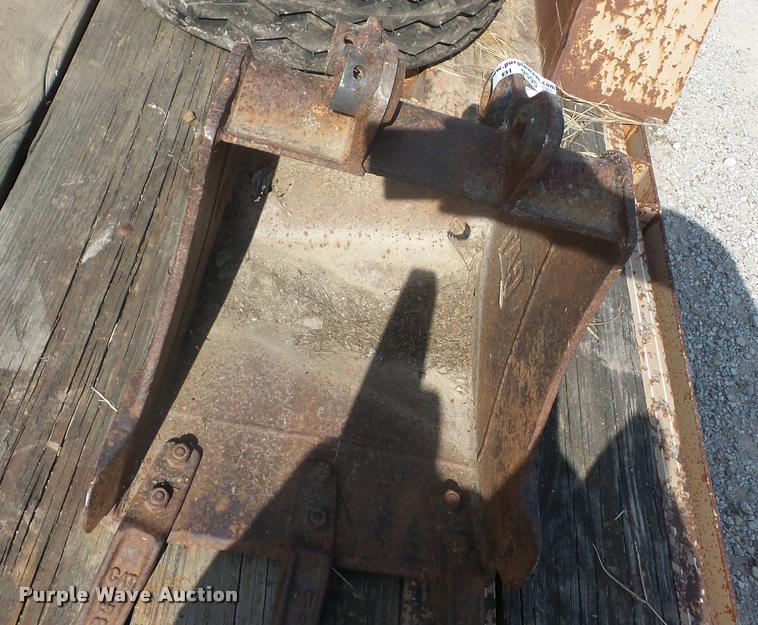 image for item BI9595 15"W toothed excavator bucket