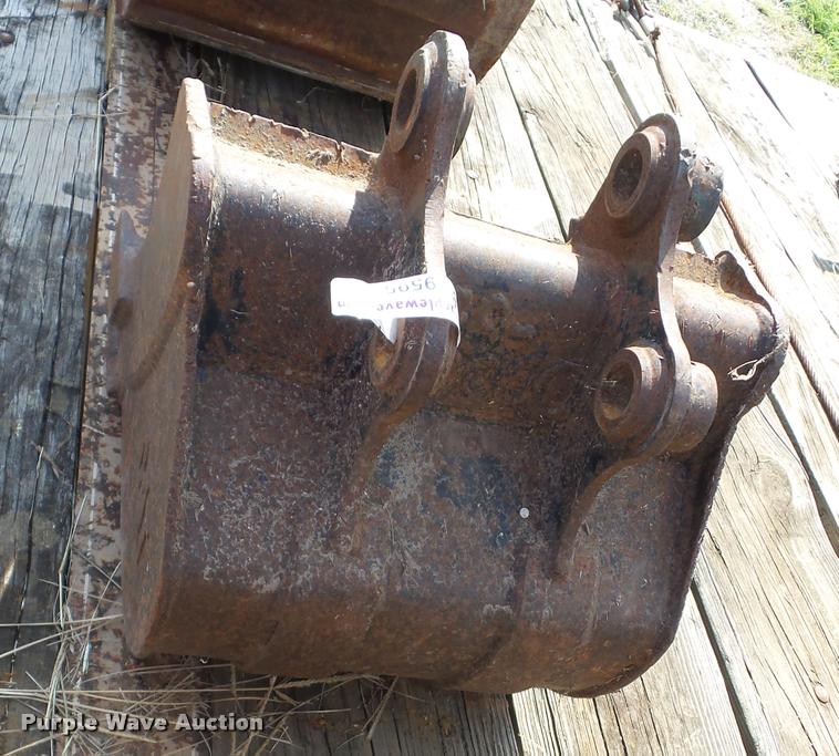 image for item BI9595 15"W toothed excavator bucket