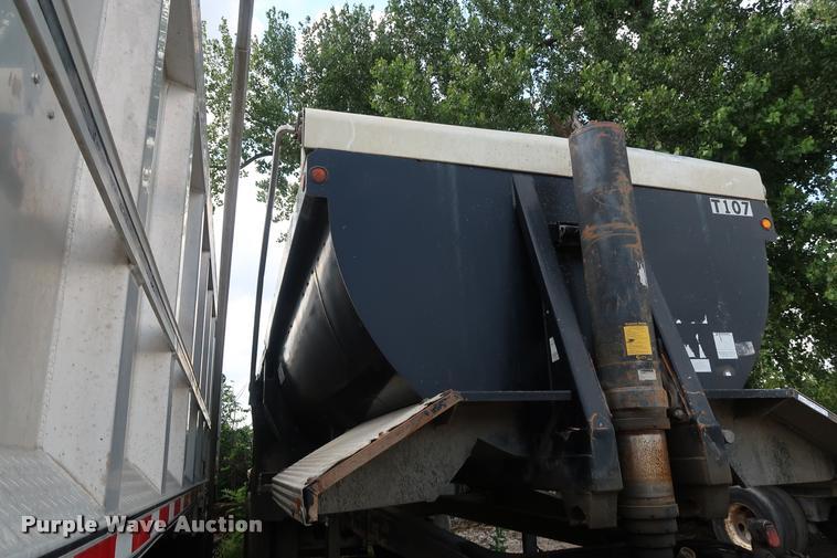 image for item BV9164 2007 Clement end dump trailer