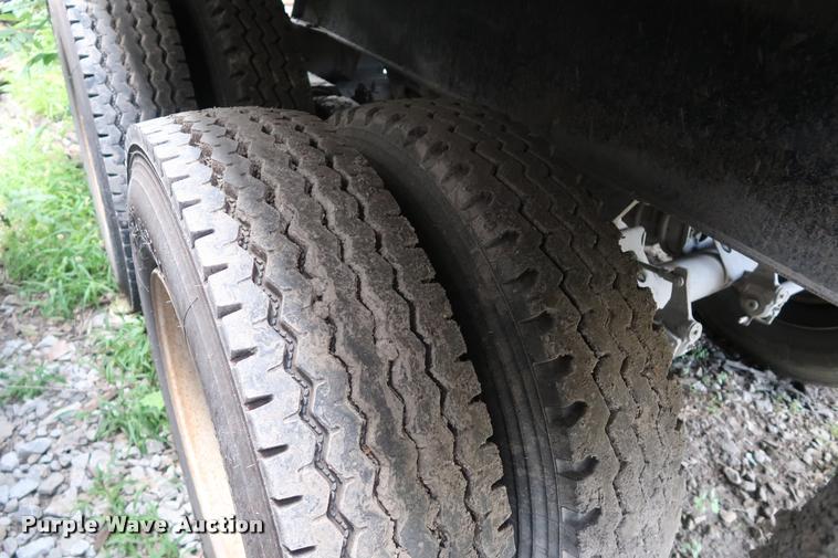 image for item BV9164 2007 Clement end dump trailer