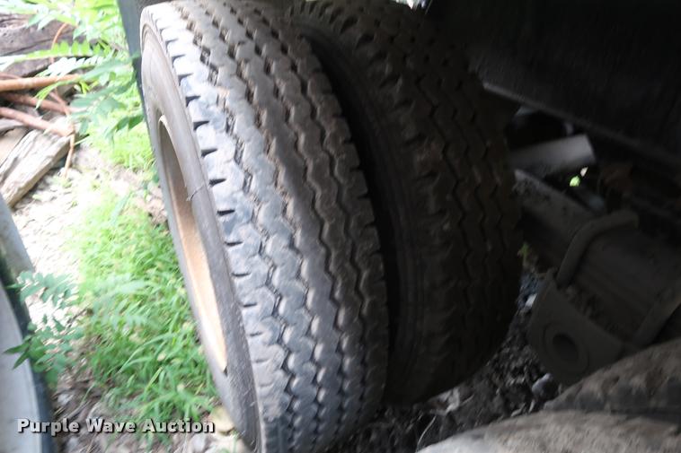 image for item BV9164 2007 Clement end dump trailer