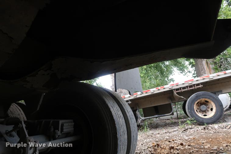 image for item BV9164 2007 Clement end dump trailer