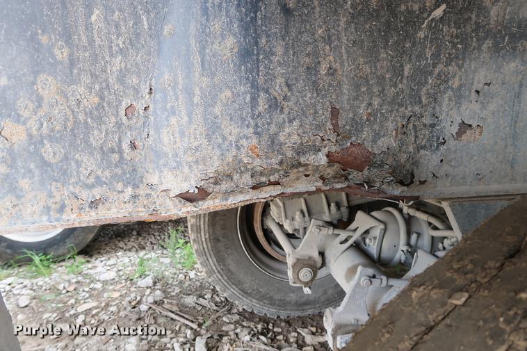 image for item BV9164 2007 Clement end dump trailer