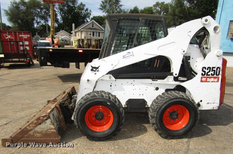 image for item DA3092 2006 Bobcat S250 skid steer