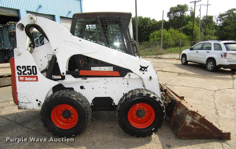 image for item DA3092 2006 Bobcat S250 skid steer