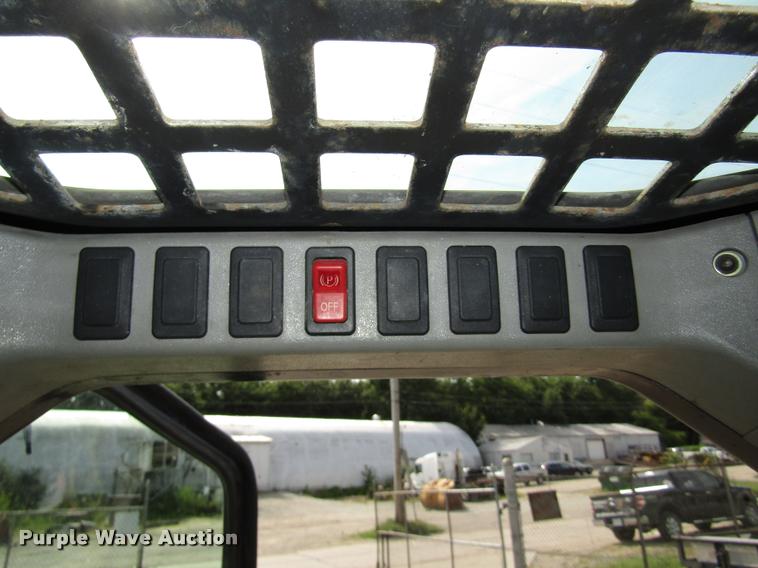 image for item DA3092 2006 Bobcat S250 skid steer