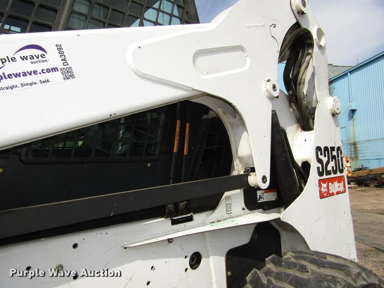 image for item DA3092 2006 Bobcat S250 skid steer