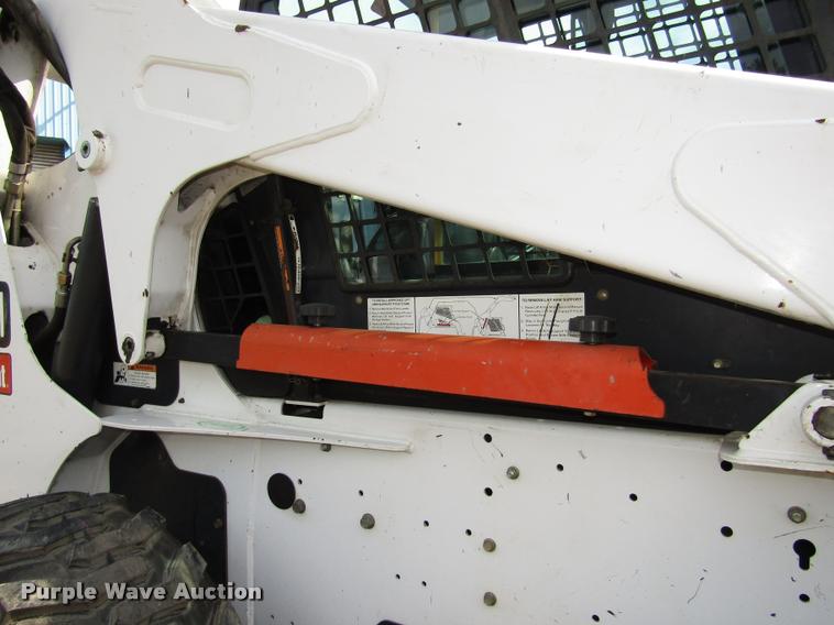 image for item DA3092 2006 Bobcat S250 skid steer