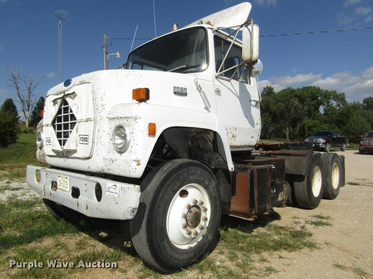 image for item DA3117 1985 Ford LNT9000 semi truck