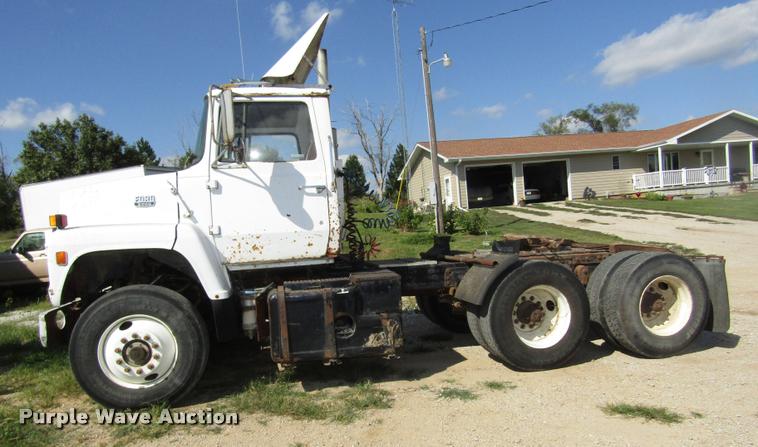 image for item DA3117 1985 Ford LNT9000 semi truck