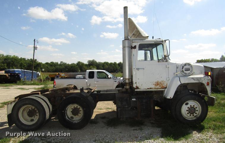 image for item DA3117 1985 Ford LNT9000 semi truck