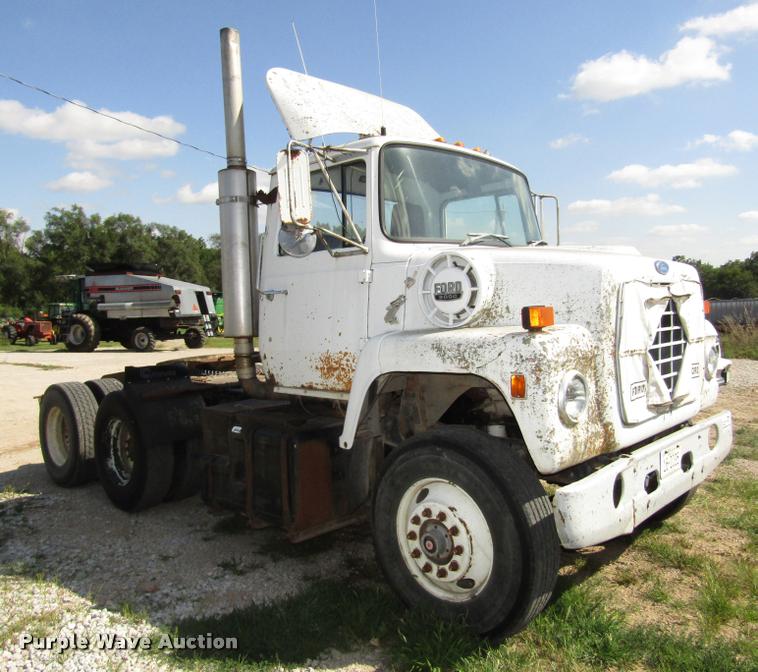 image for item DA3117 1985 Ford LNT9000 semi truck
