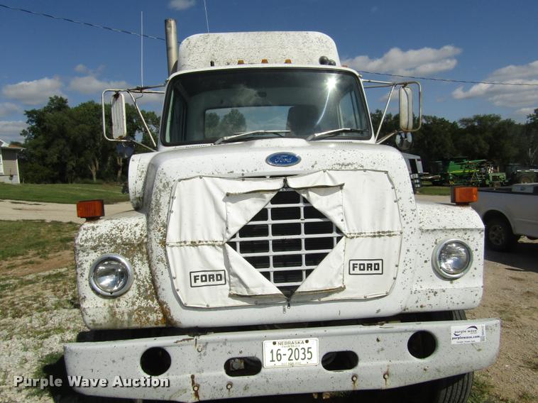 image for item DA3117 1985 Ford LNT9000 semi truck