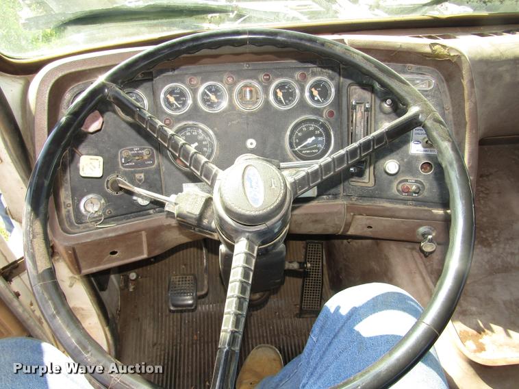 image for item DA3117 1985 Ford LNT9000 semi truck