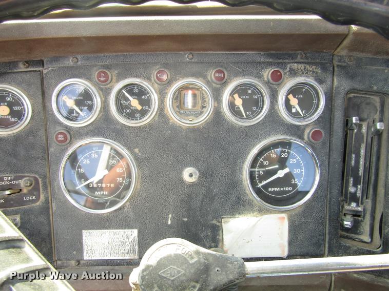 image for item DA3117 1985 Ford LNT9000 semi truck