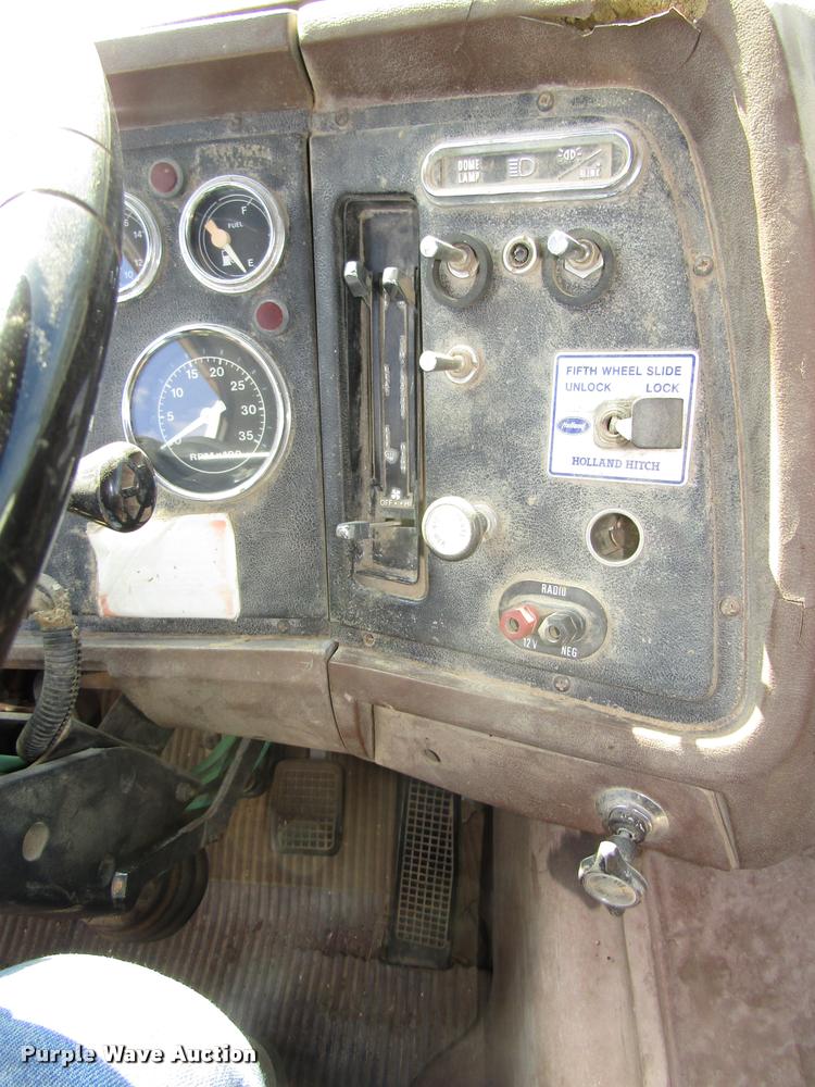 image for item DA3117 1985 Ford LNT9000 semi truck