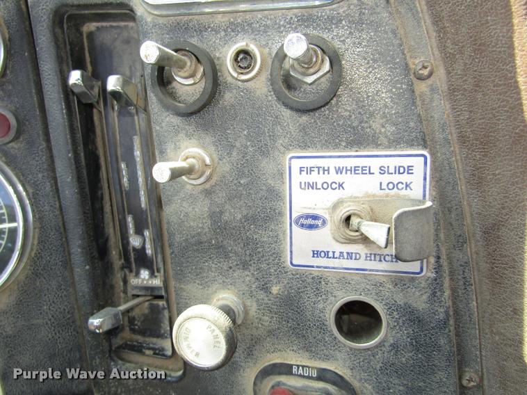 image for item DA3117 1985 Ford LNT9000 semi truck