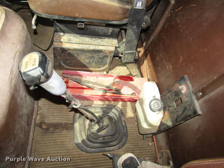 image for item DA3117 1985 Ford LNT9000 semi truck