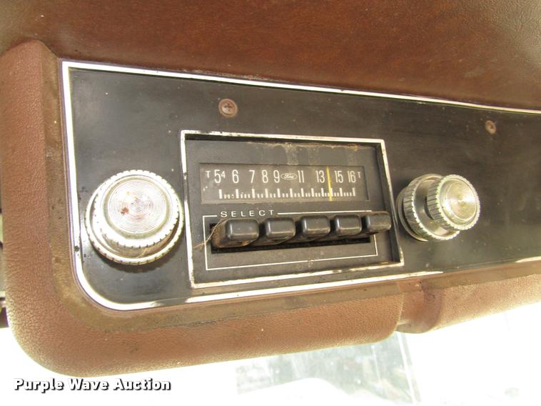 image for item DA3117 1985 Ford LNT9000 semi truck