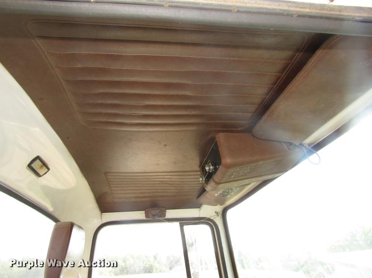 image for item DA3117 1985 Ford LNT9000 semi truck