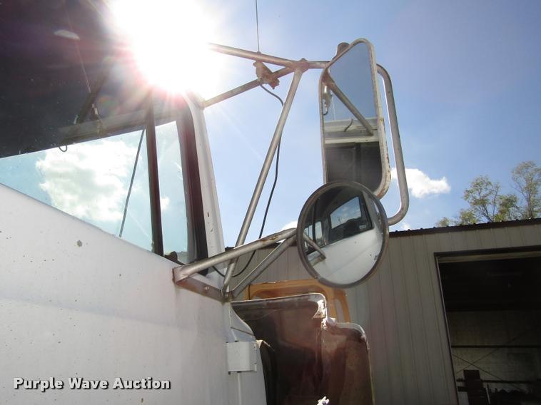 image for item DA3117 1985 Ford LNT9000 semi truck