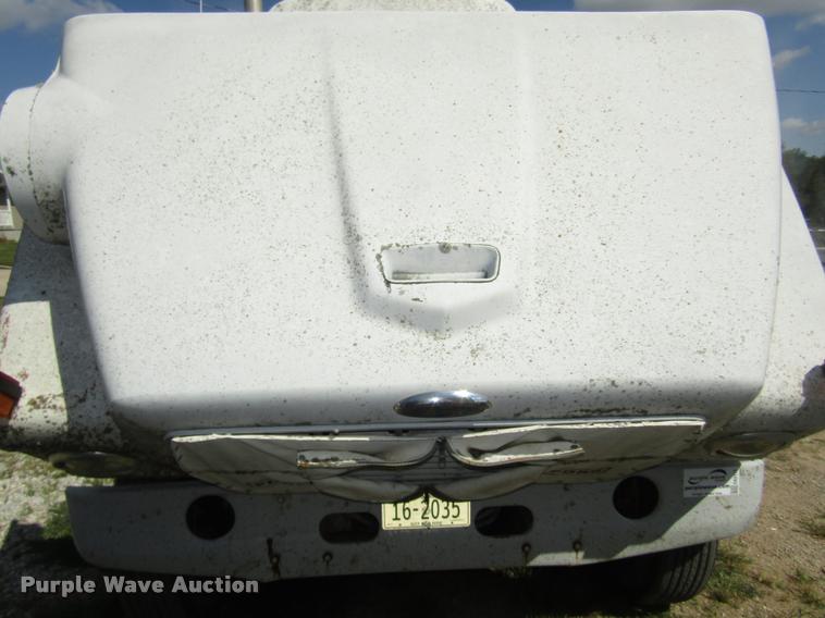 image for item DA3117 1985 Ford LNT9000 semi truck