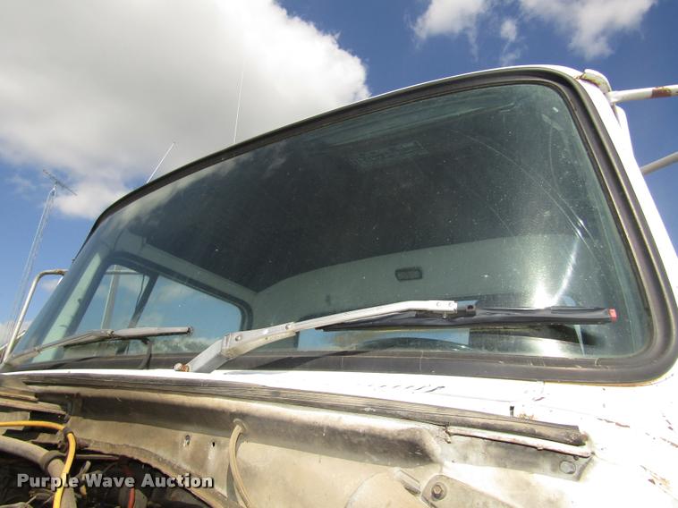 image for item DA3117 1985 Ford LNT9000 semi truck