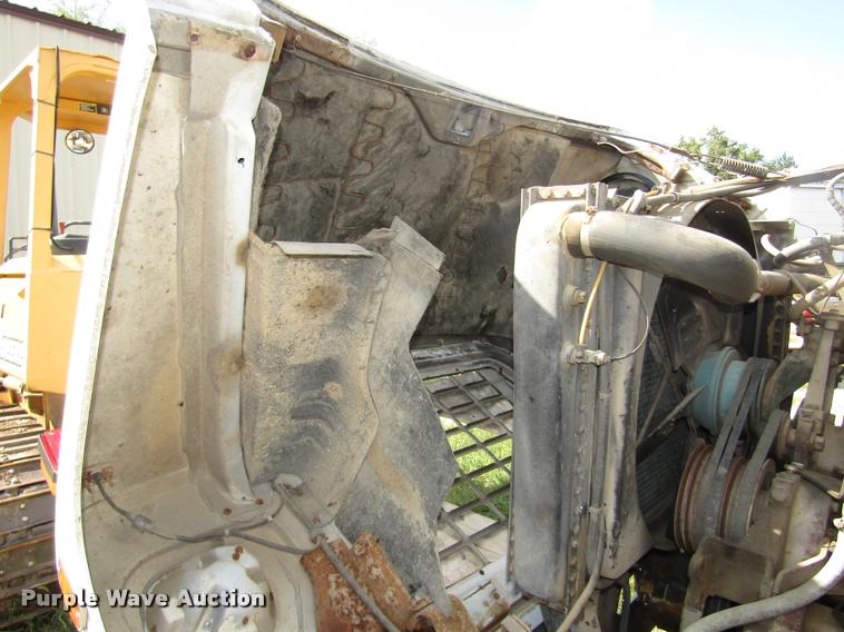 image for item DA3117 1985 Ford LNT9000 semi truck