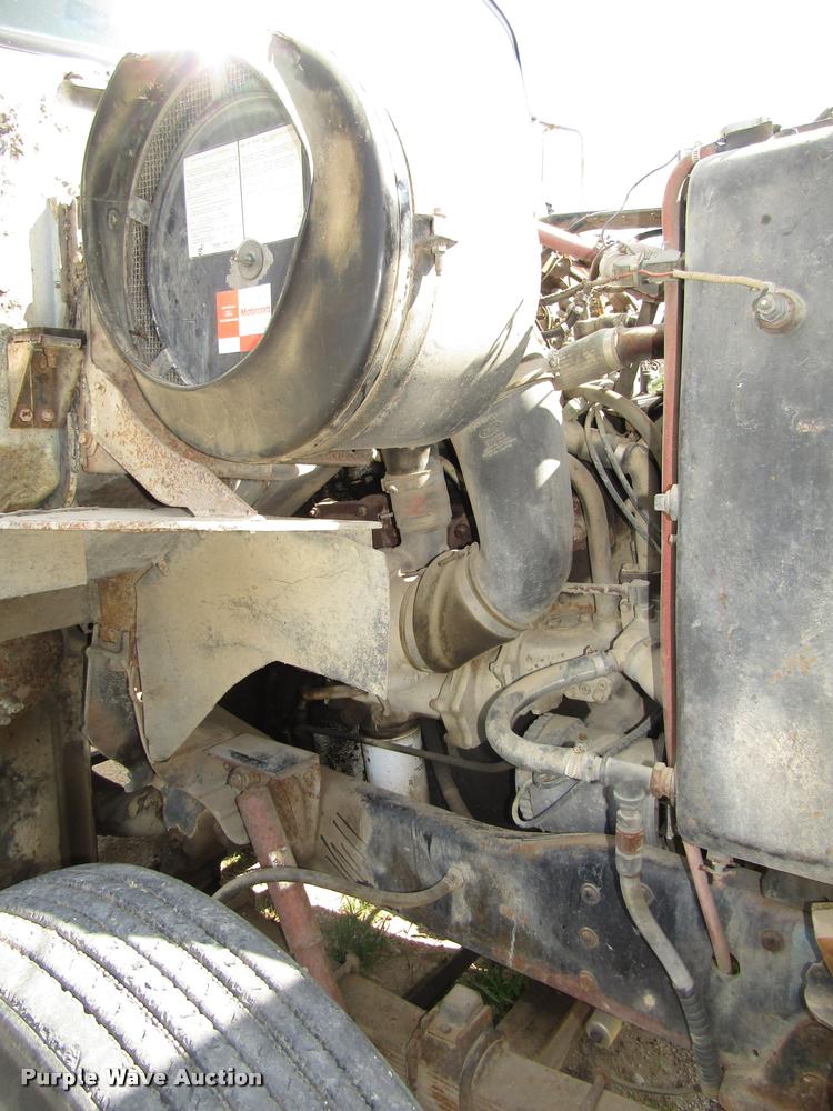 image for item DA3117 1985 Ford LNT9000 semi truck