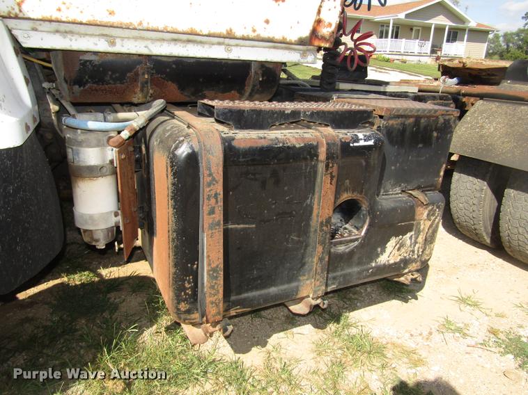 image for item DA3117 1985 Ford LNT9000 semi truck