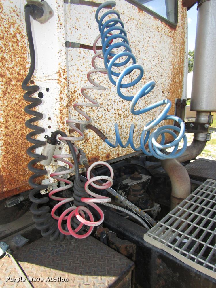 image for item DA3117 1985 Ford LNT9000 semi truck