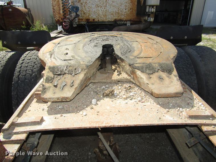 image for item DA3117 1985 Ford LNT9000 semi truck