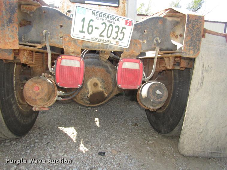 image for item DA3117 1985 Ford LNT9000 semi truck