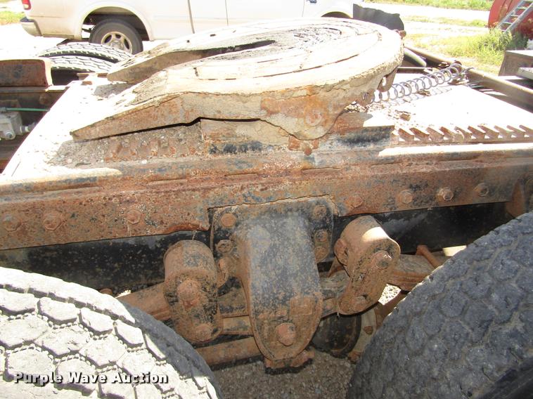 image for item DA3117 1985 Ford LNT9000 semi truck