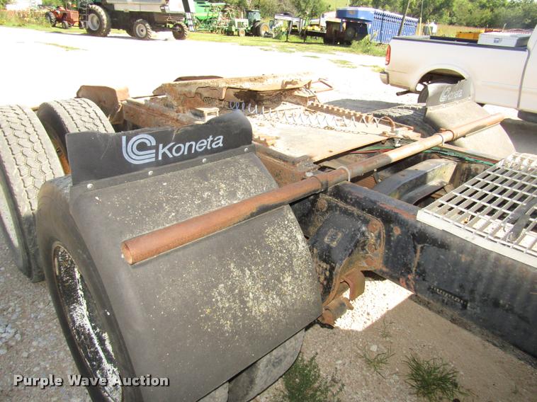 image for item DA3117 1985 Ford LNT9000 semi truck