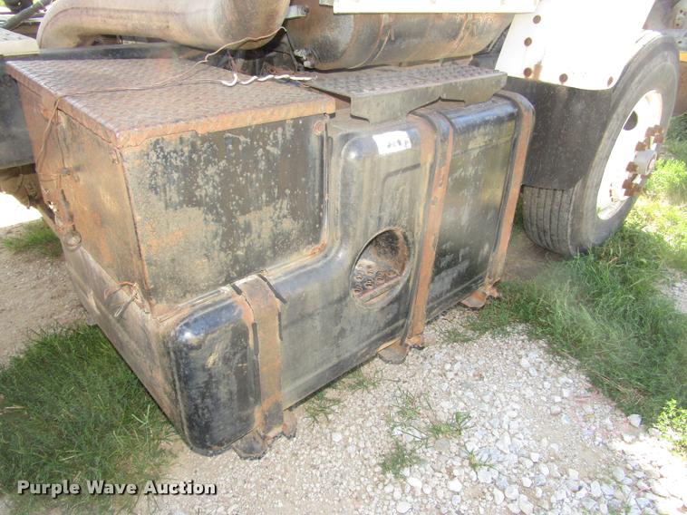 image for item DA3117 1985 Ford LNT9000 semi truck