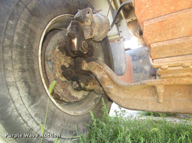 image for item DA3117 1985 Ford LNT9000 semi truck