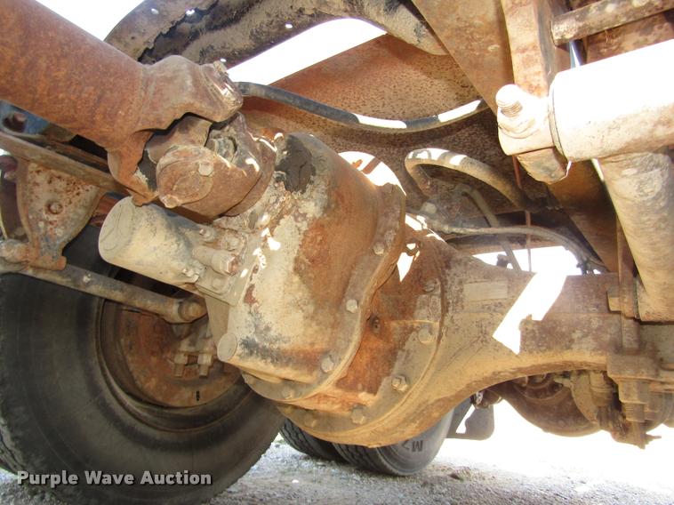 image for item DA3117 1985 Ford LNT9000 semi truck