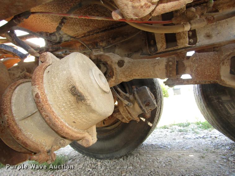 image for item DA3117 1985 Ford LNT9000 semi truck