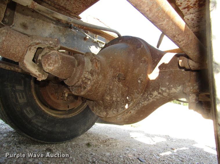 image for item DA3117 1985 Ford LNT9000 semi truck