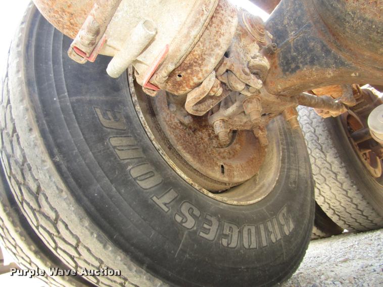 image for item DA3117 1985 Ford LNT9000 semi truck