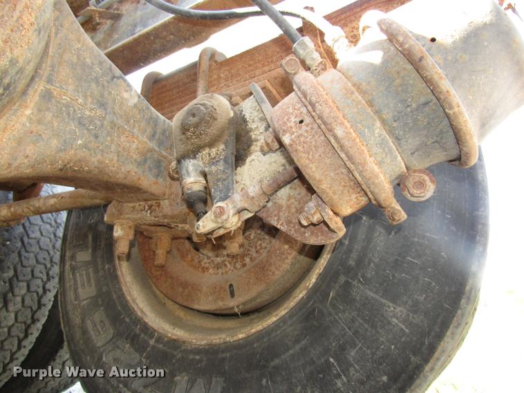 image for item DA3117 1985 Ford LNT9000 semi truck