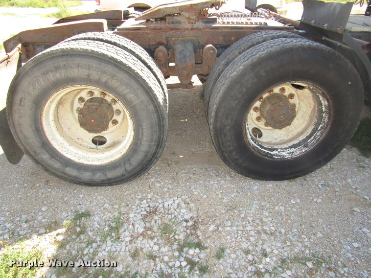 image for item DA3117 1985 Ford LNT9000 semi truck