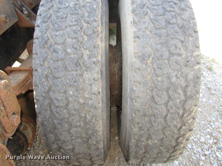 image for item DA3117 1985 Ford LNT9000 semi truck