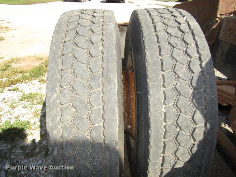 image for item DA3117 1985 Ford LNT9000 semi truck